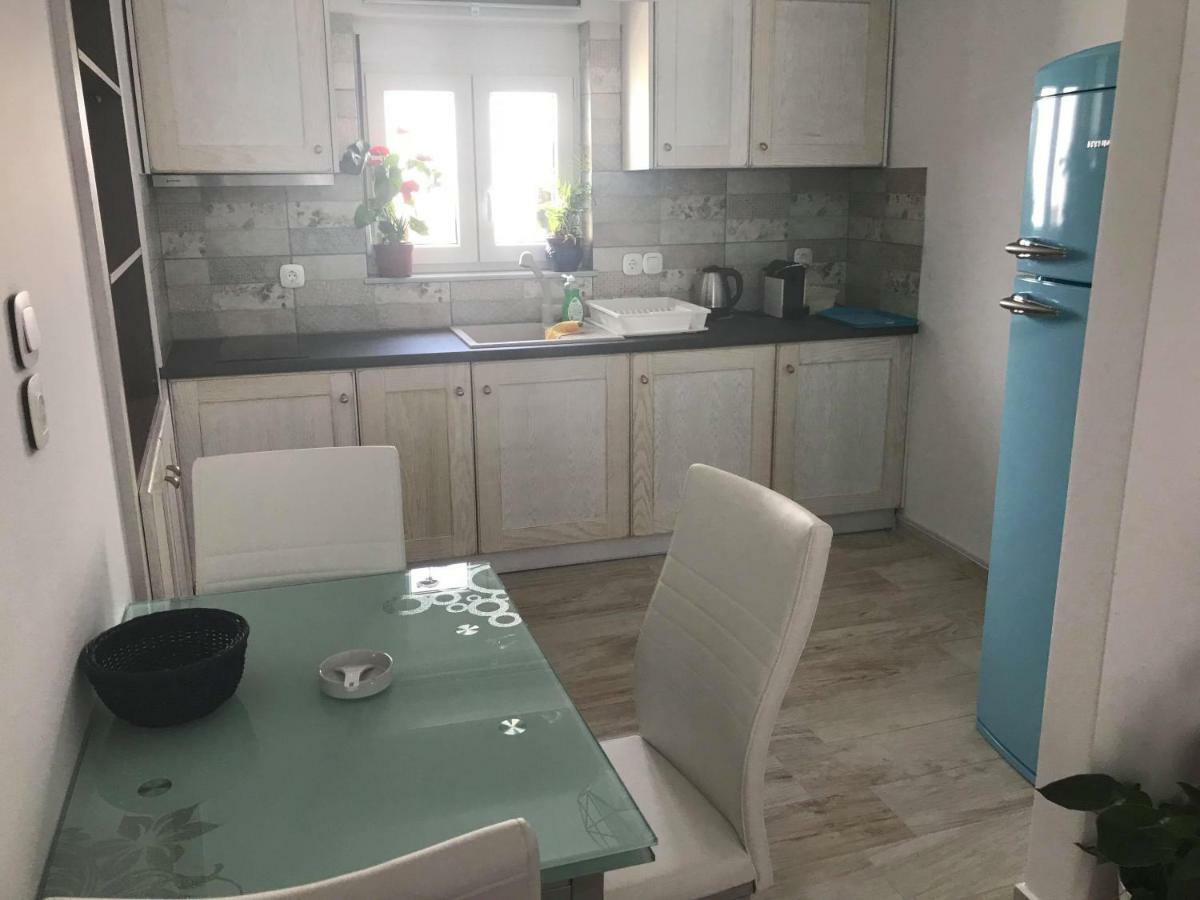 Blue Island Apartment Batsi  Luaran gambar
