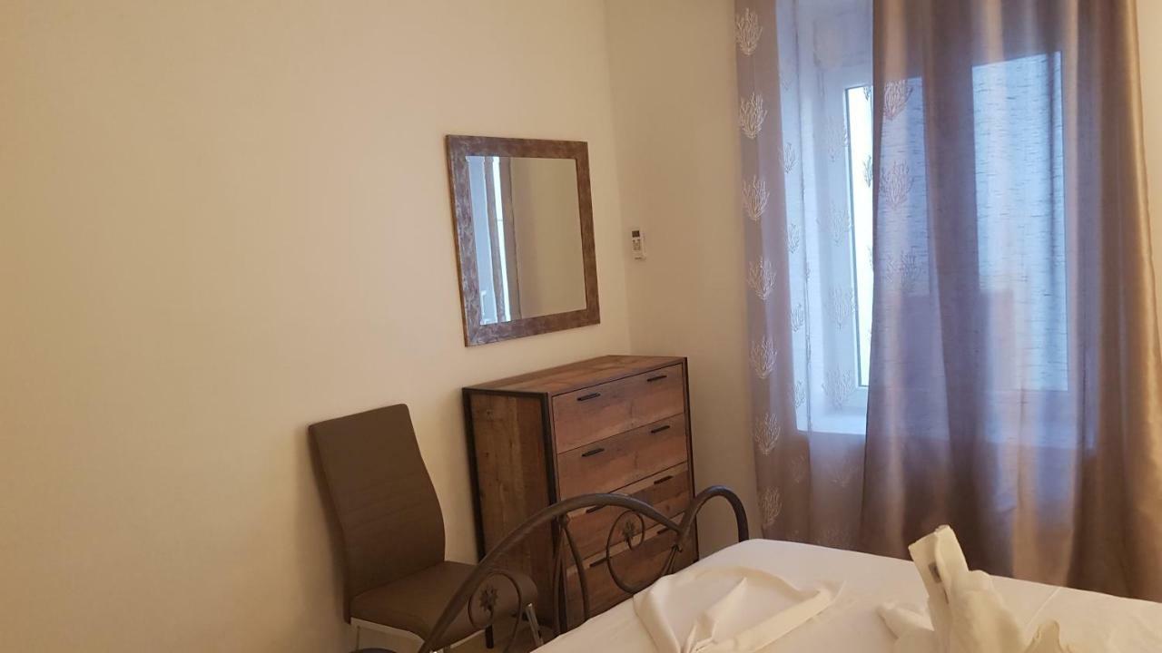 Blue Island Apartment Batsi  Luaran gambar