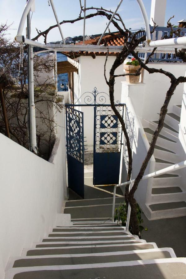 Blue Island Apartment Batsi  Luaran gambar
