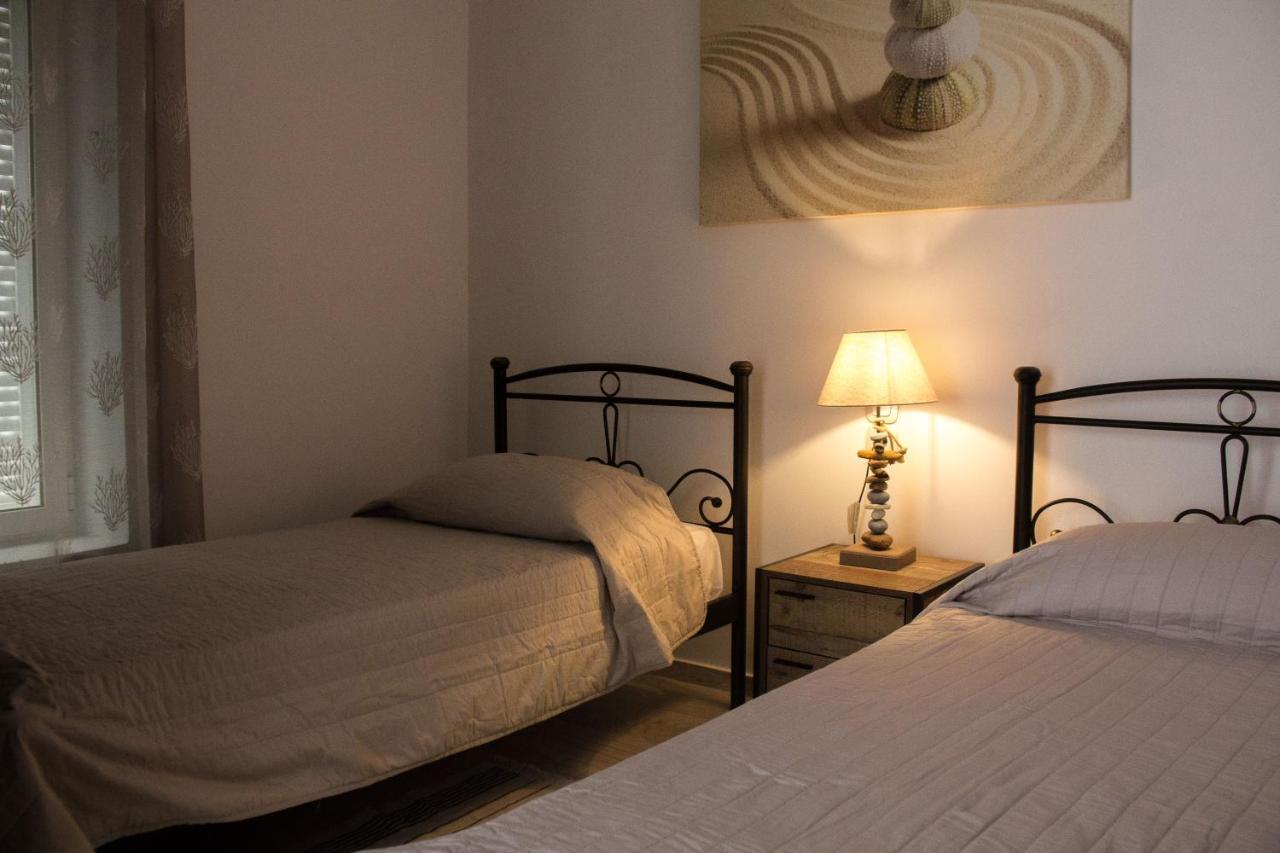 Blue Island Apartment Batsi  Luaran gambar