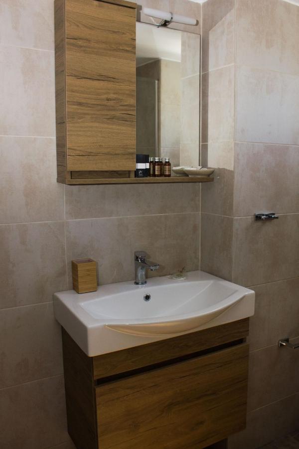 Blue Island Apartment Batsi  Luaran gambar
